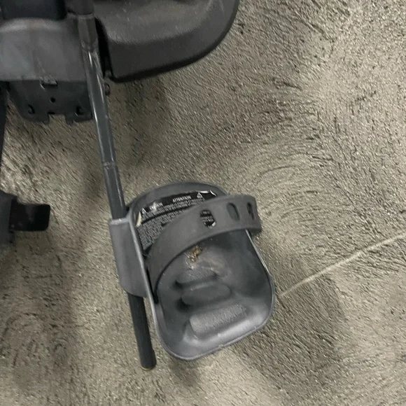 Thule Yepp Maxi Child Bike Seat, Black - Picture 11 of 11